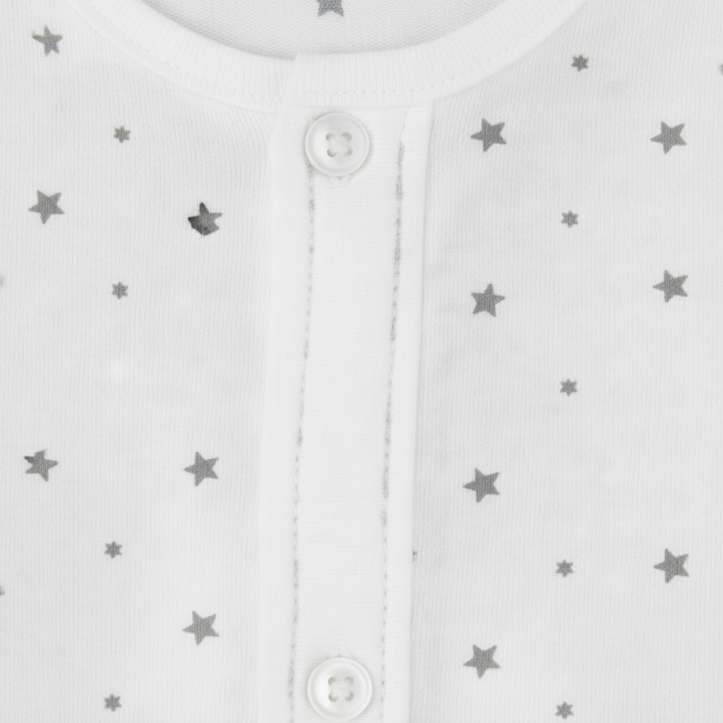 White baby outfit with star pattern and buttons, brand 'Purina Sur' visible.